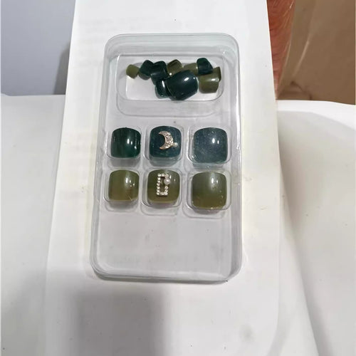 Decorative Press-On Nail Set with Gemstone Accents Bowlift