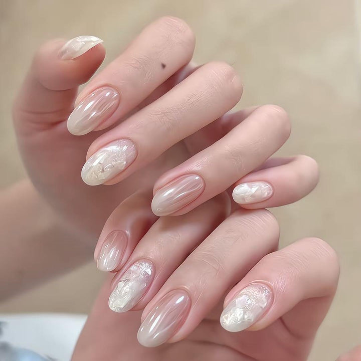 Elegant Press-On Nail Kit with Decorative Elements Bowlift
