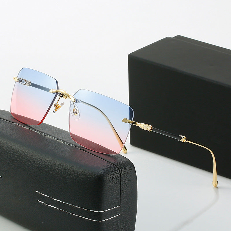 Women's fashionable sunglasses with square frame and luxurious accents Bowlift