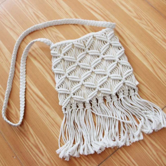 Hand-knotted macrame bag with fringes Bowlift