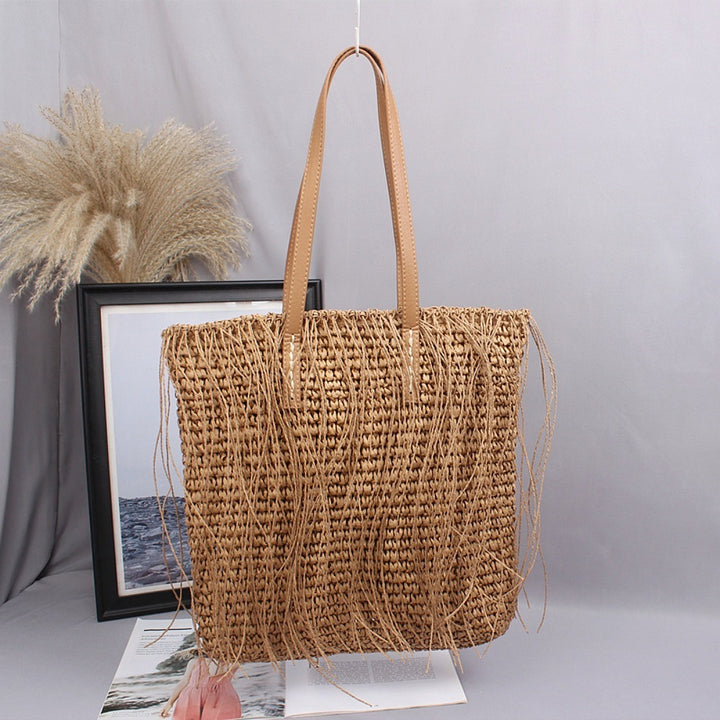 Handwoven beach bag made of natural materials with leather accents Bowlift