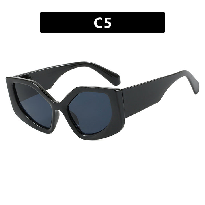 Women's striking sunglasses with oversized design and stylish gradient Bowlift