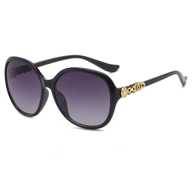 Women's oversized sunglasses with trendy tortoiseshell pattern and elegant frame accents Bowlift