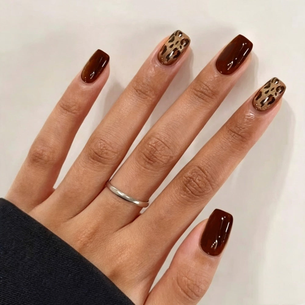 Artificial nails with modern night motif Bowlift