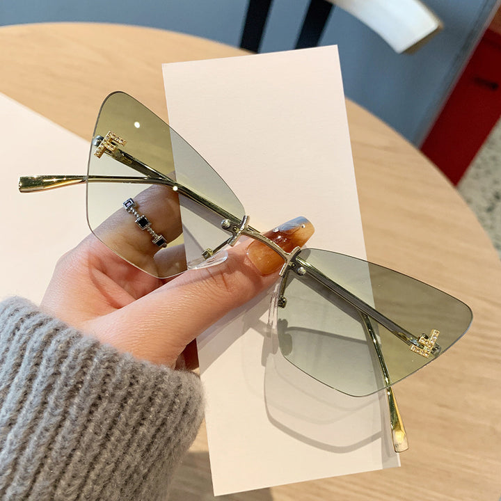 Womens Cat-Eye Sunglasses in modern design with innovative frame Bowlift