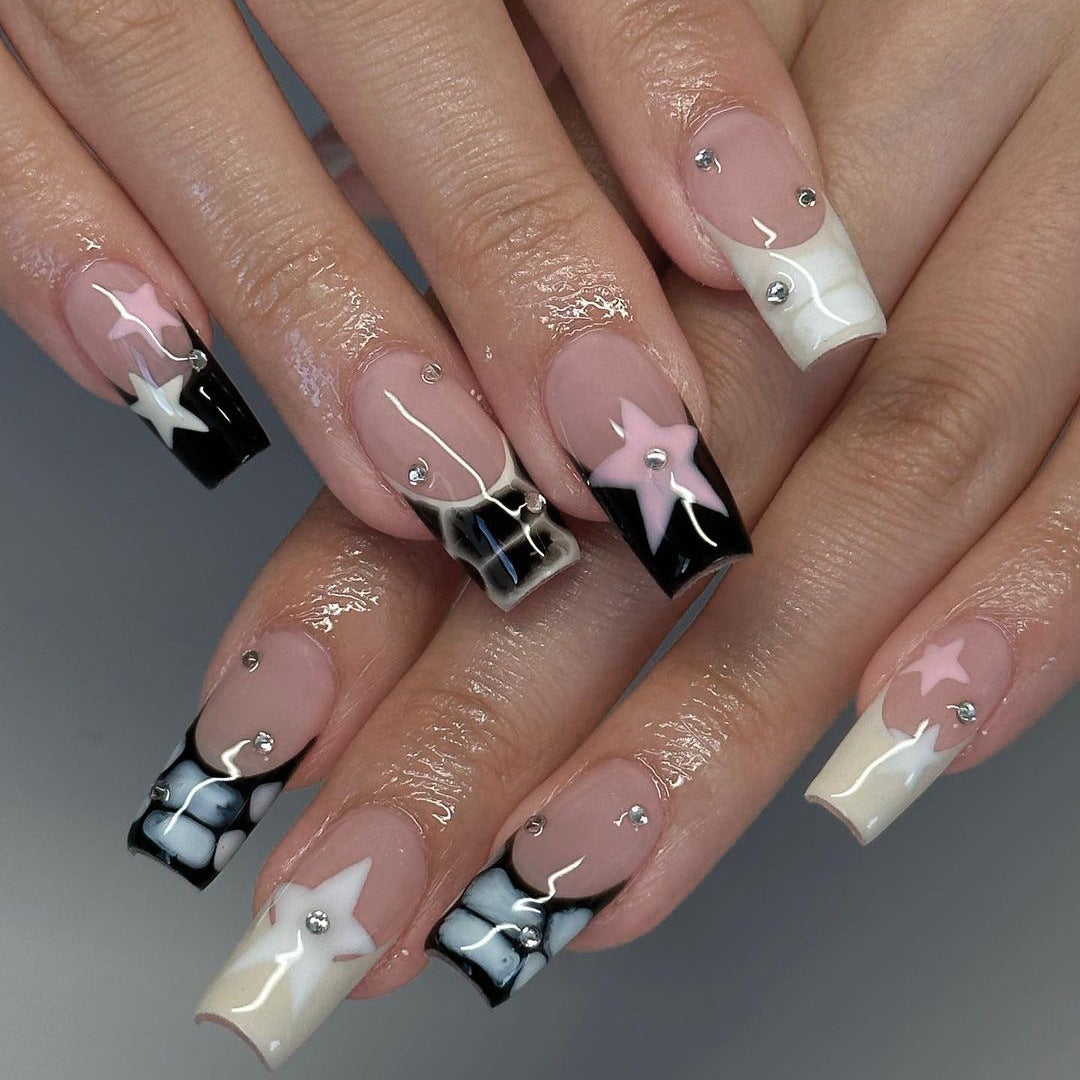 Creative Nail Art in Elegant Design Bowlift