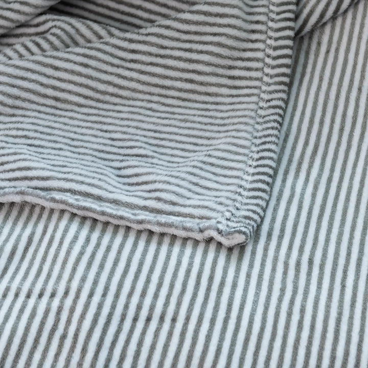 Ladies' Throw Blanket Bowlift