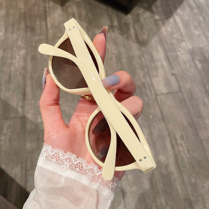Ladies stylish sunglasses in trendy retro design Bowlift
