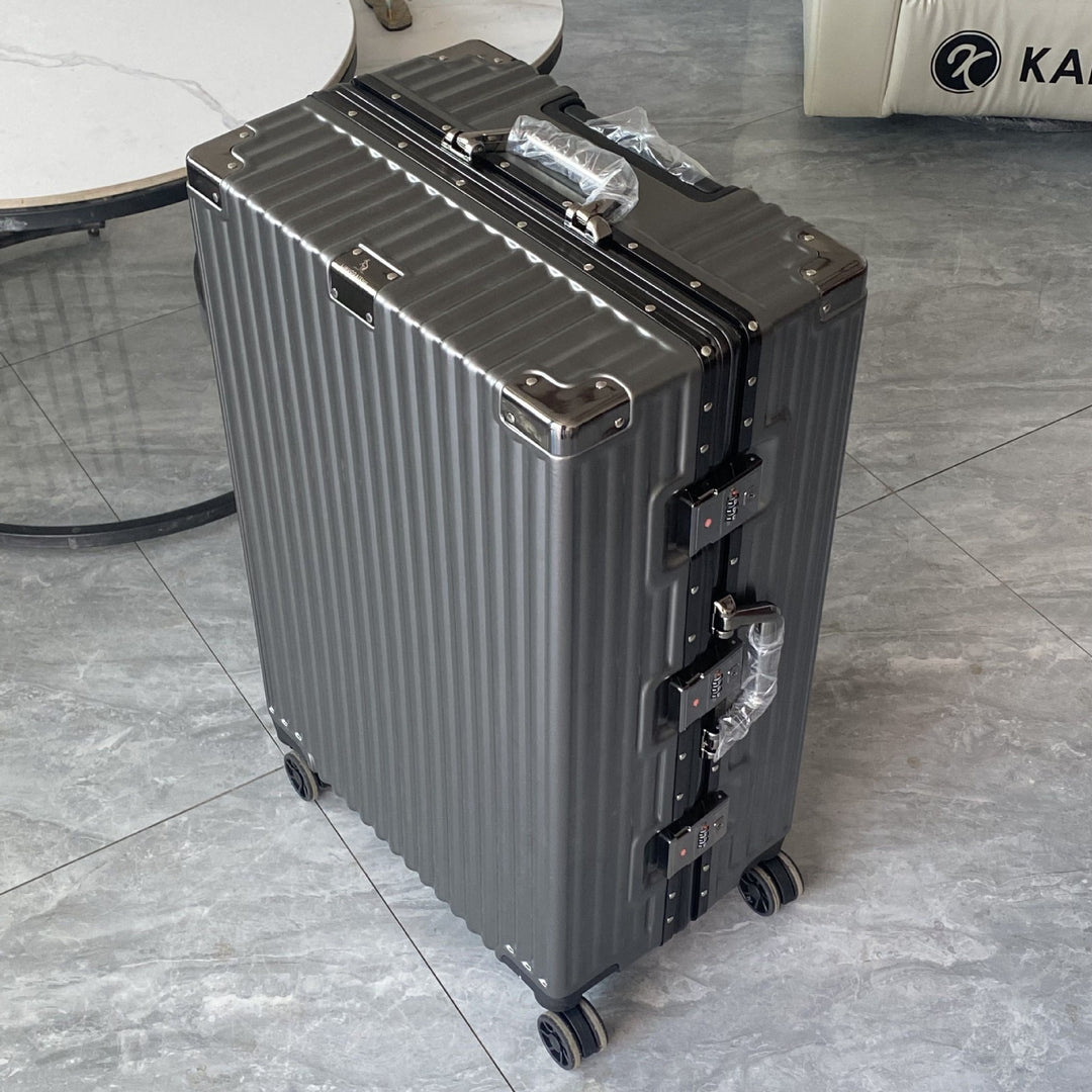 Hard-shell suitcase with integrated combination lock and silent wheels Bowlift