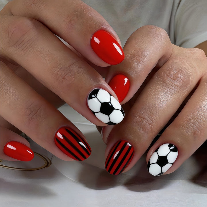 Convincing artificial nails with football motif Bowlift