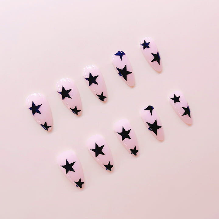 Creative nail tips with star motif Bowlift