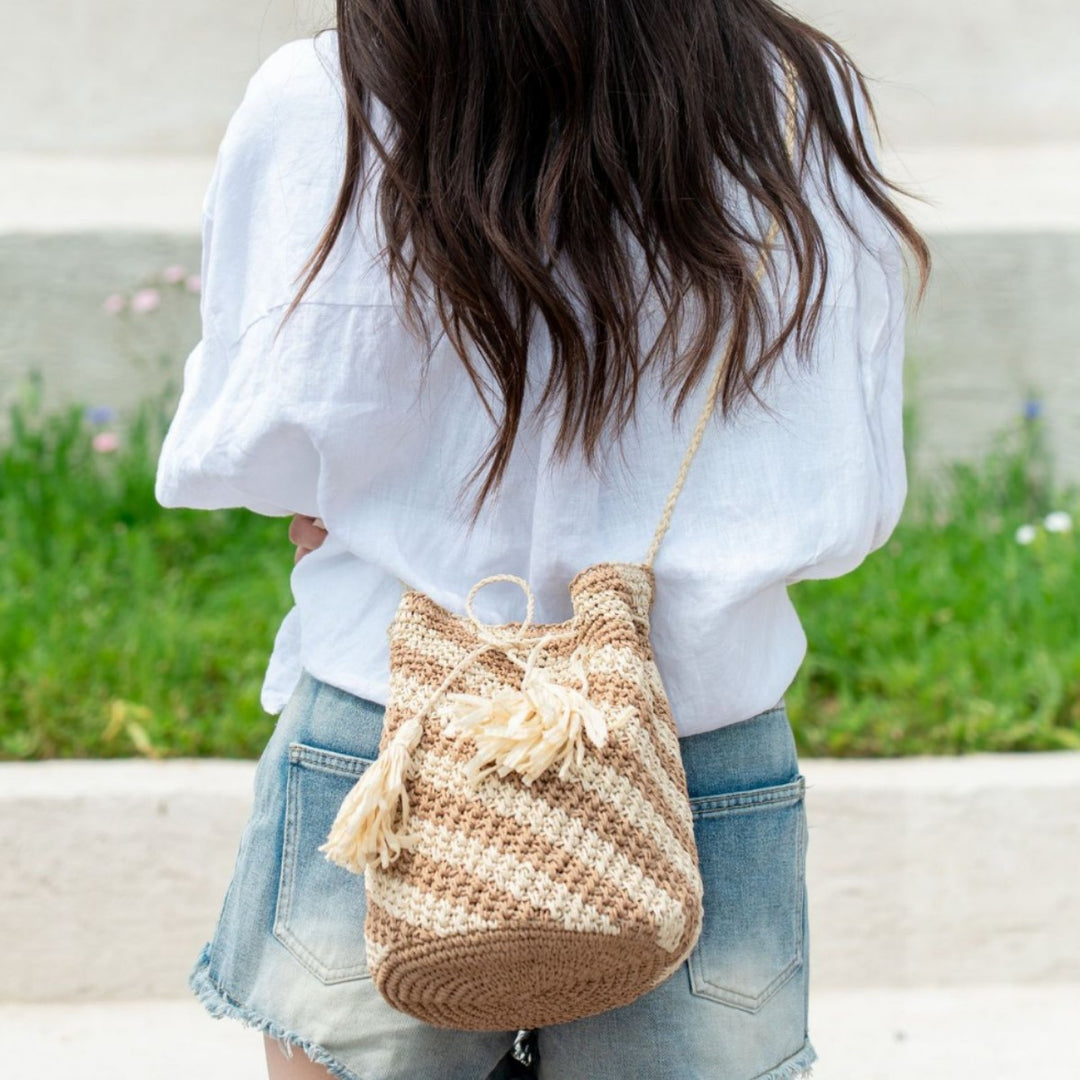 Hand-knotted shoulder bag with fringes Bowlift