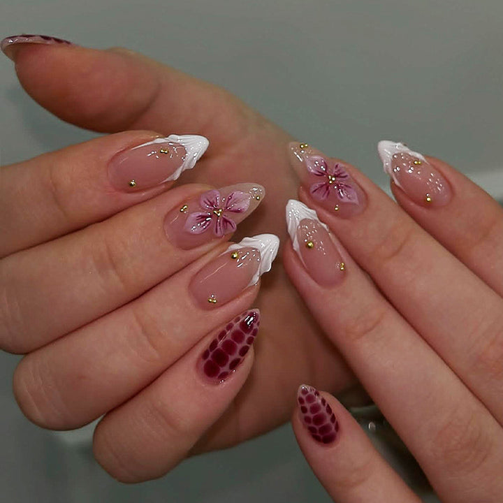 Nail art set with decorative floral and glamorous design Bowlift