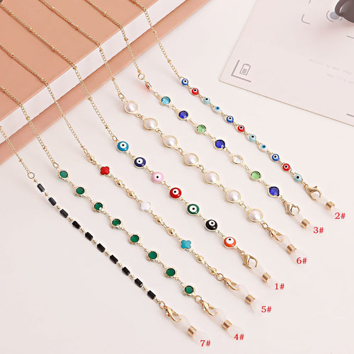 Stylish Sunglasses with Decorative Chain Bowlift