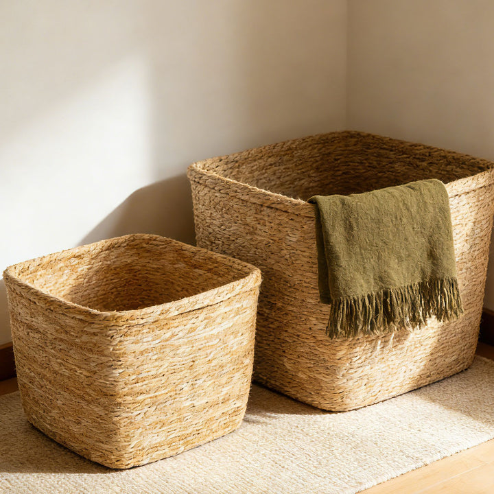 Natural storage basket with woven design Bowlift