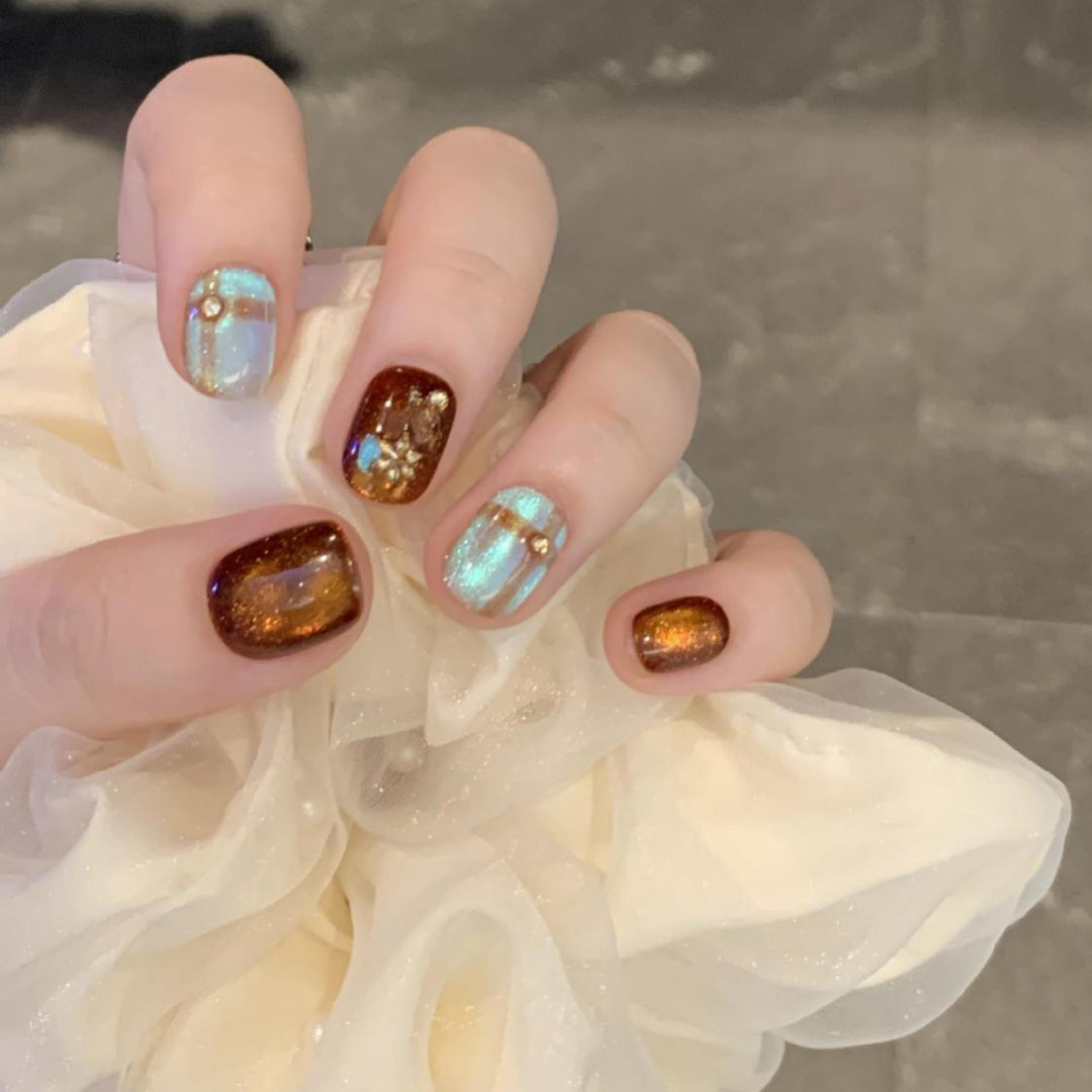 Artificial nail art tips with shimmer and glitter Bowlift