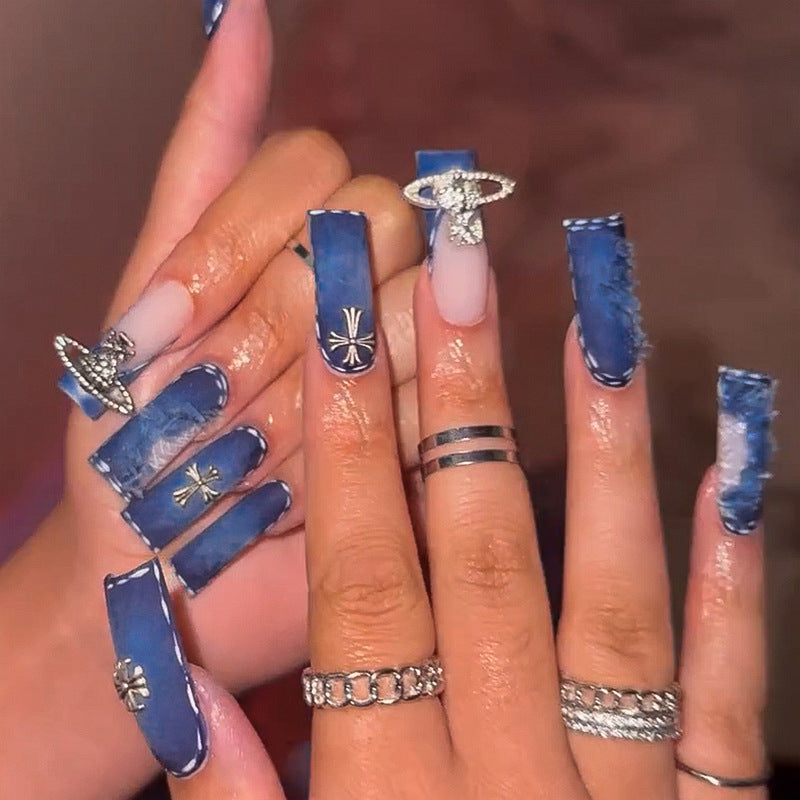 Artistic print nails with elegant glitter decoration Bowlift