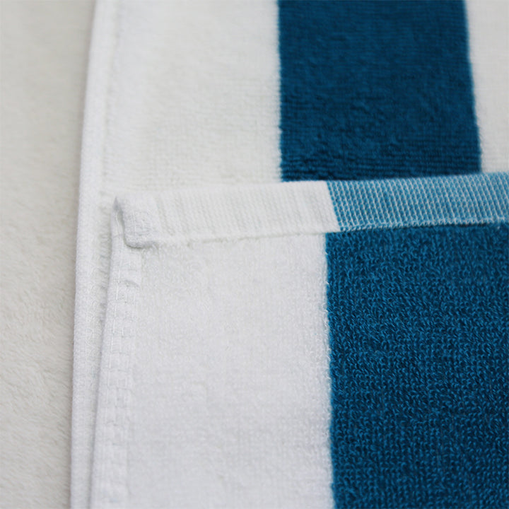 Beach towel in elegant striped pattern Bowlift