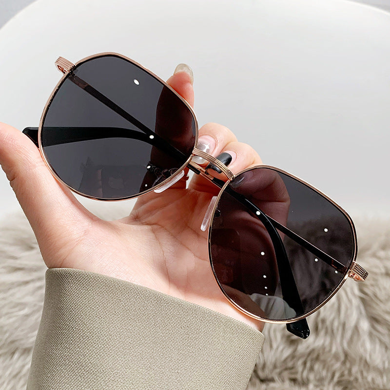 Ladies cat-eye sunglasses with elegant metal frame Bowlift