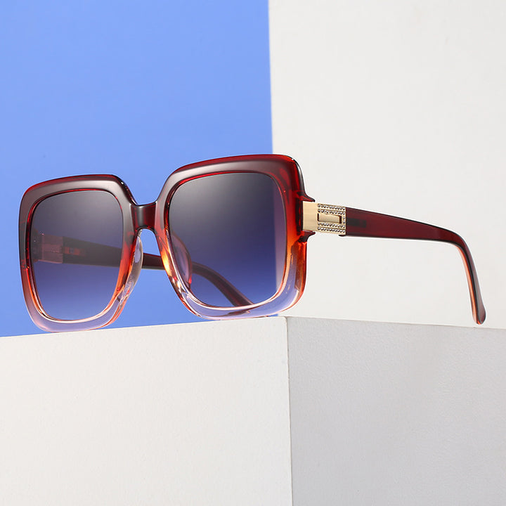 Women's elegant oversized sunglasses with luxurious metal accents Bowlift