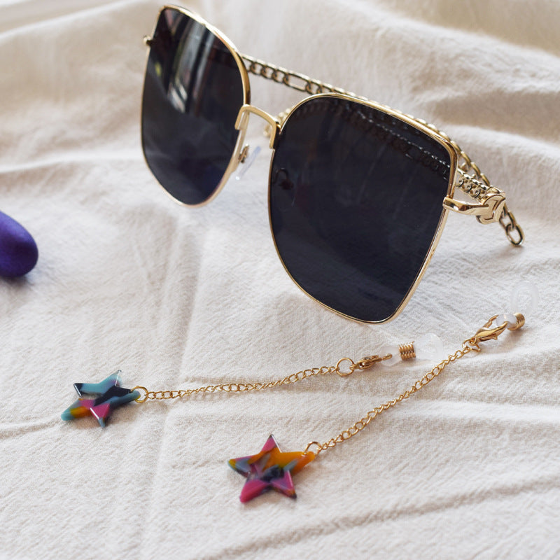 Star-Shaped Eyewear Chain Bowlift
