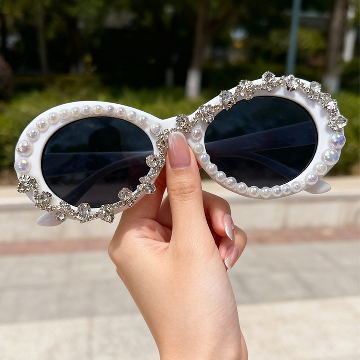 Elegant Pearl-Embellished Cat-Eye Sunglasses Bowlift