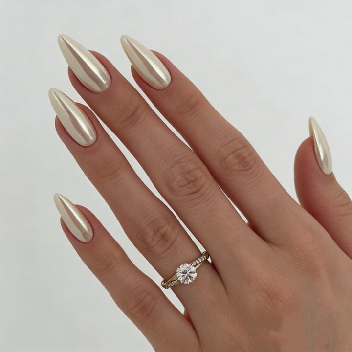 Elegant Artificial Nails In High-Gloss Finish Bowlift