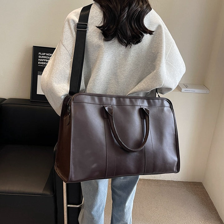 Sleek Elegant Leather Travel Bag Bowlift