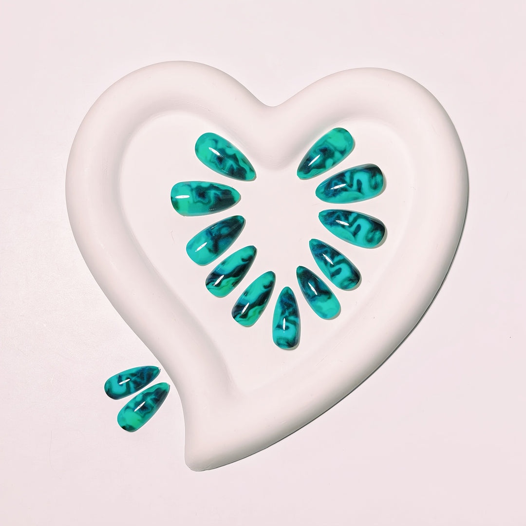 Elegant Swirl Pattern Nail Art Bowlift