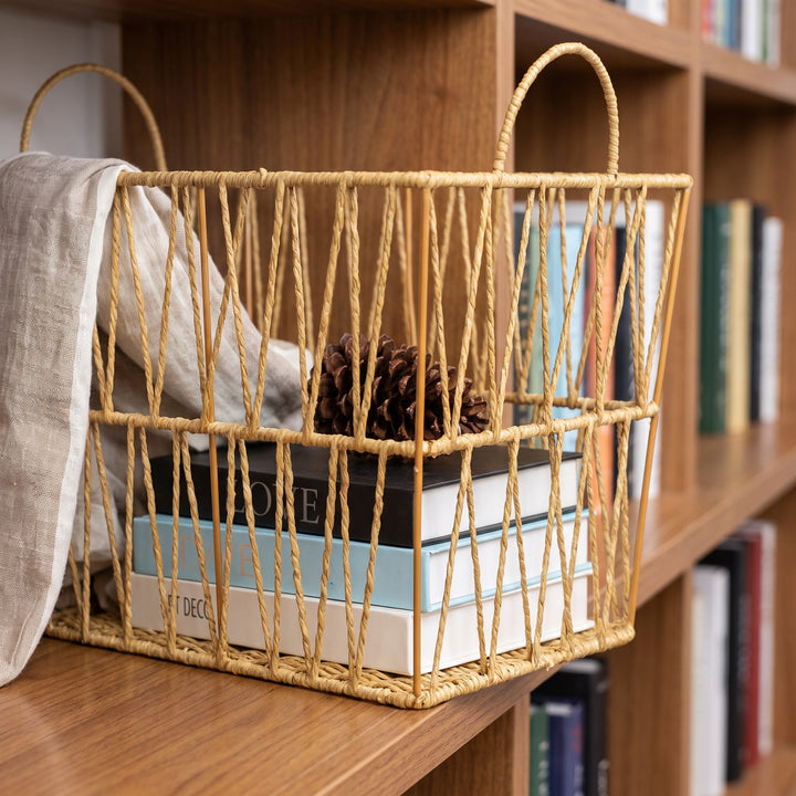 Decorative storage basket made of woven natural material Bowlift