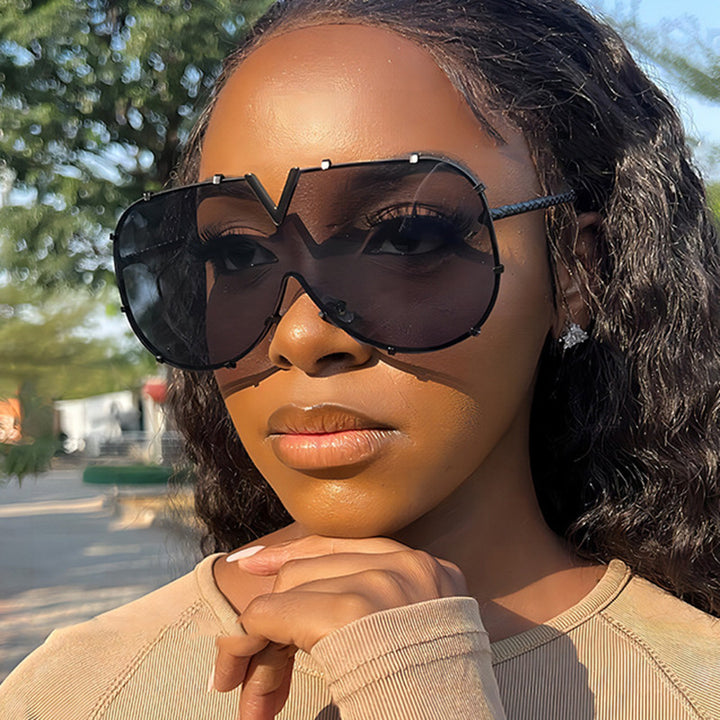 Women oversized safety glasses in modern design Bowlift