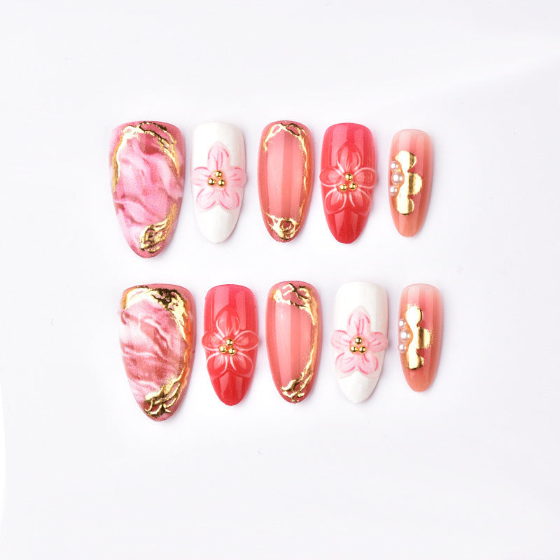 Artful nail tips with a floral touch Bowlift