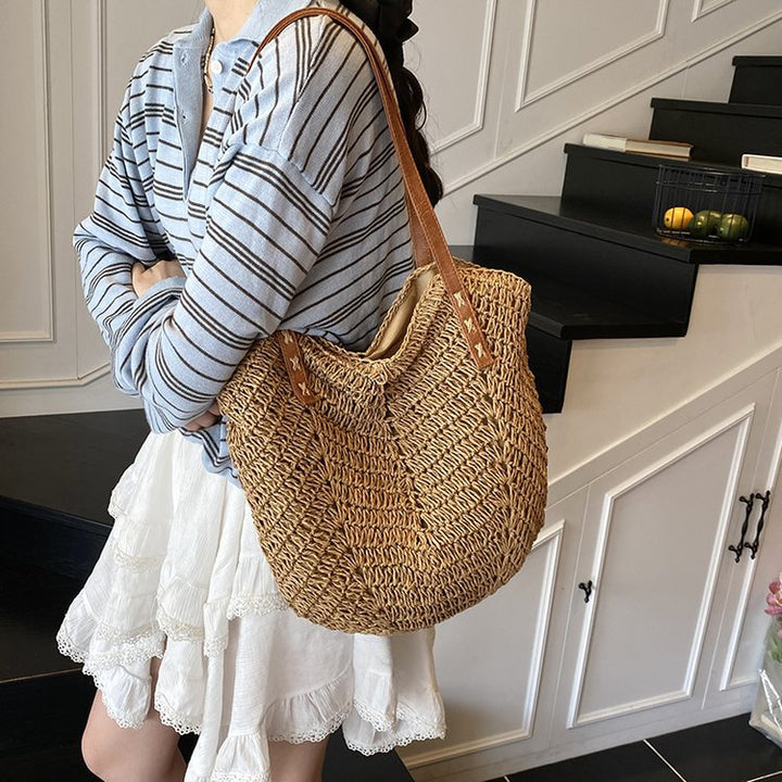 Shoulder bag made of hand-woven natural material Bowlift