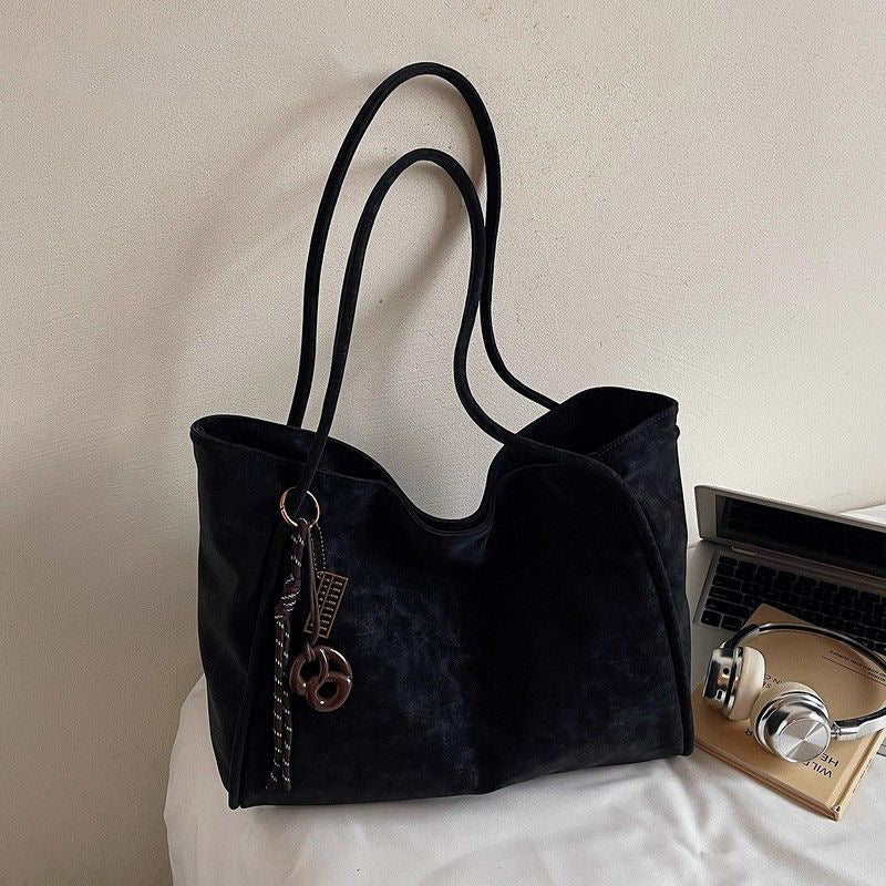 Spacious Everyday Tote Bowlift