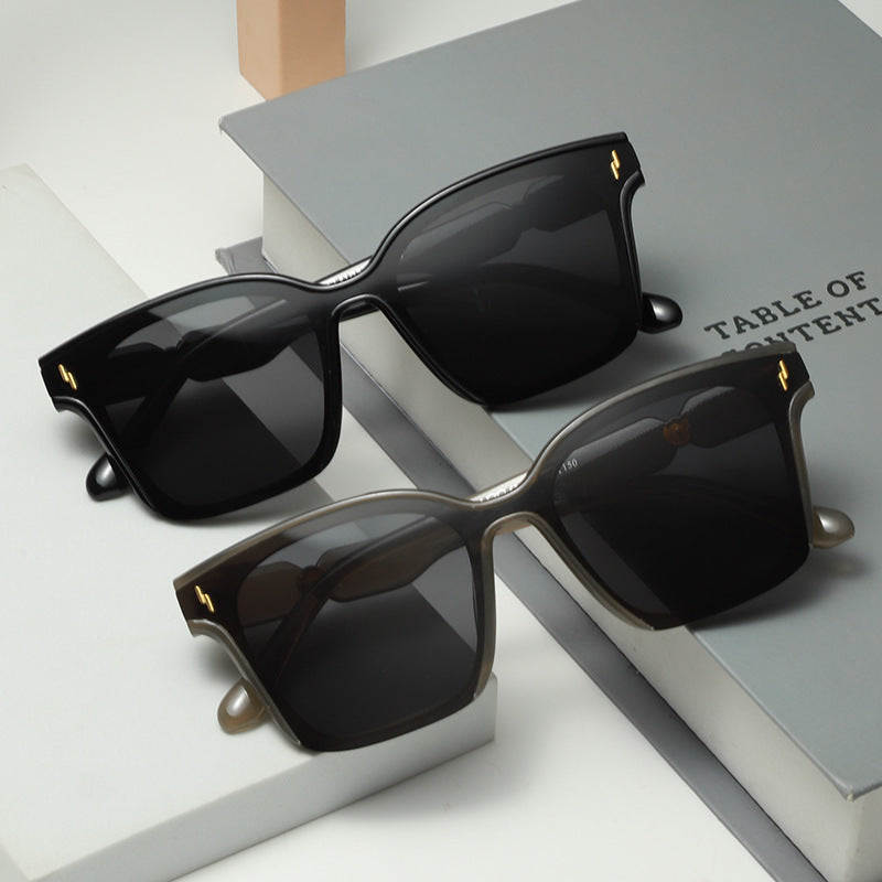 Women's Stylish Sunglasses with Stylish Frame Bowlift