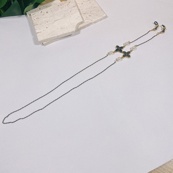 Elegant and Filigree Jewelry Band Bowlift