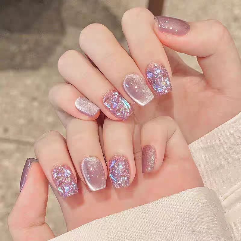 Artificial nails with sparkling glitter and holographic effect Bowlift
