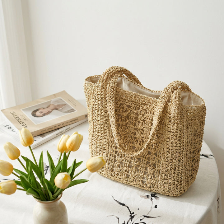Boho Style Handbag Made of Braided Natural Material Bowlift