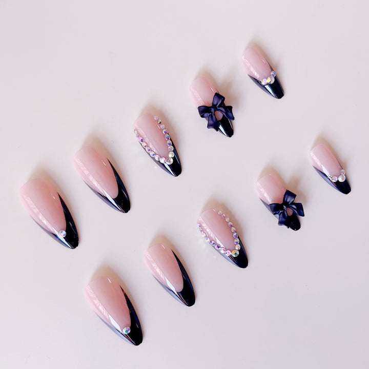 Artificial nail set with glamorous 3D bows and rhinestone embellishments Bowlift