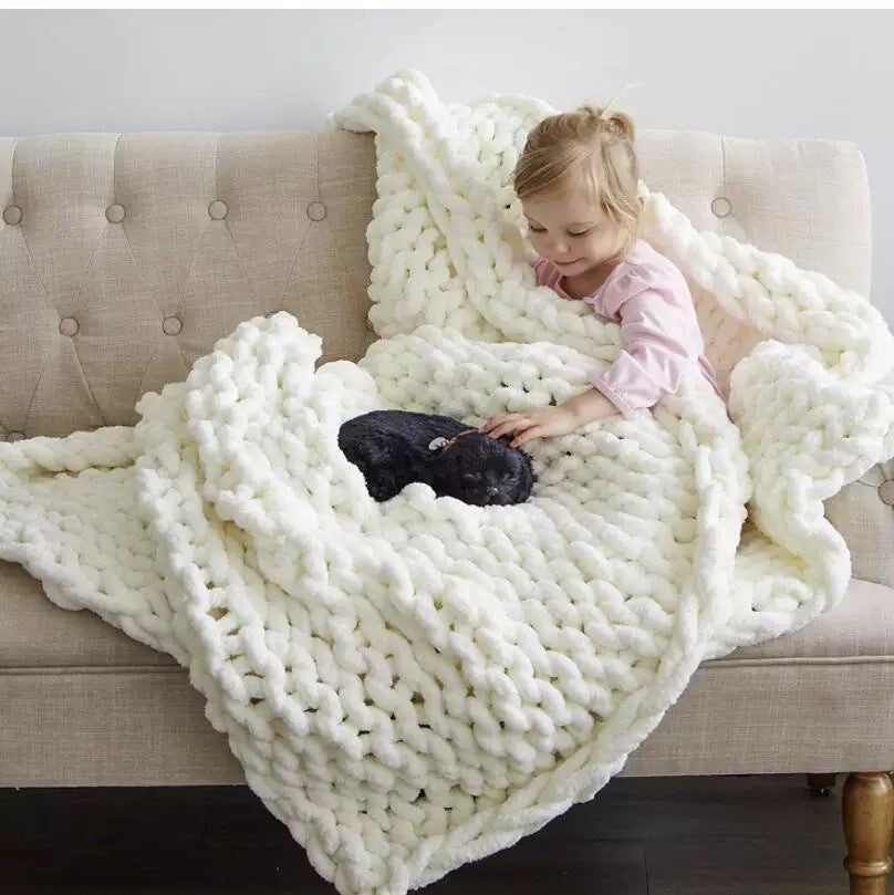 Oversized chunky knit throw blanket with plush chenille yarn Bowlift
