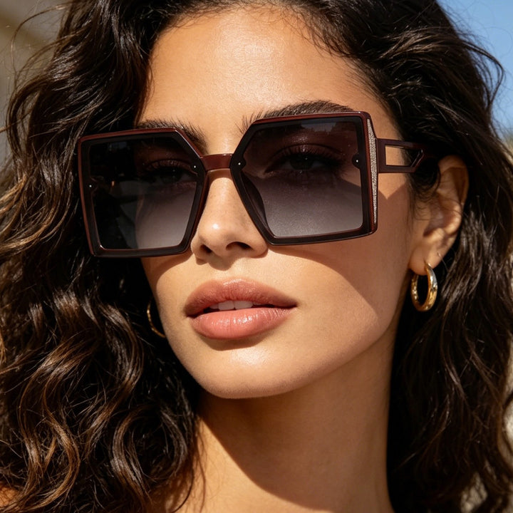 Women's sunglasses with unique square frame and sparkling accent Bowlift