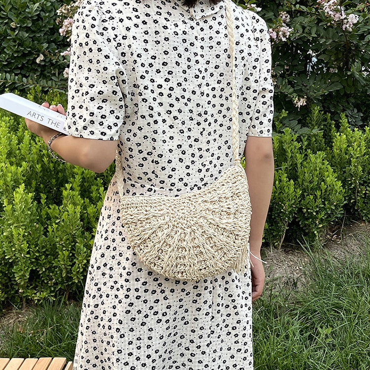 Hand-knotted shoulder bag with fringes Bowlift
