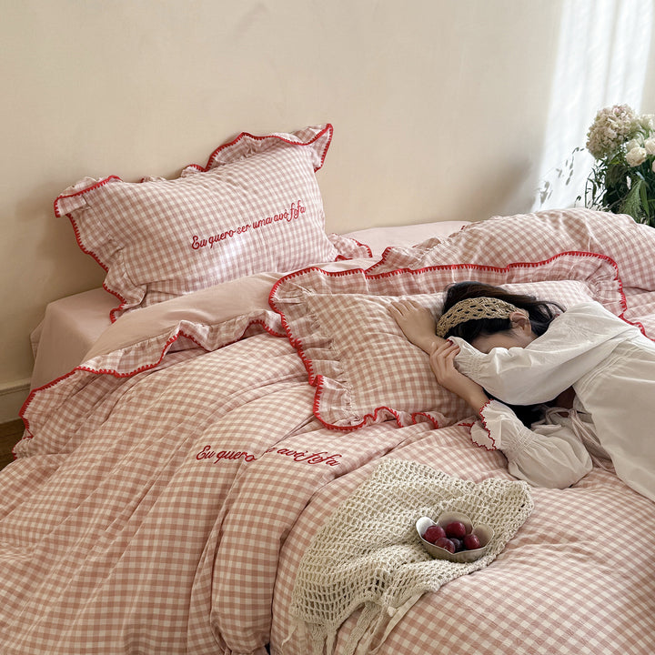Combed cotton bedding set with Vichy check, ruffle frills and subtle embroidery