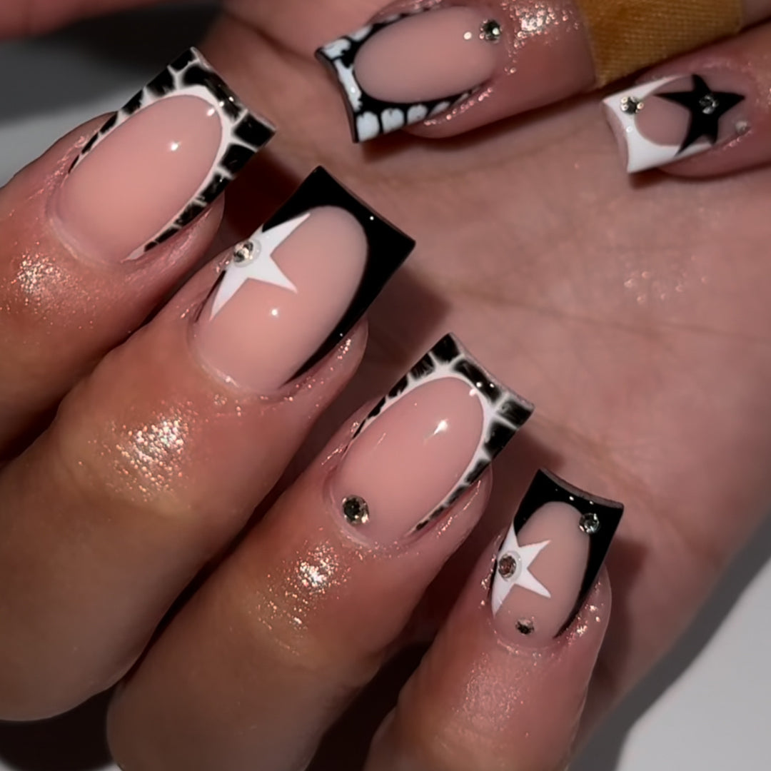 Elegant Artistic Press-On Nail Art Set Bowlift