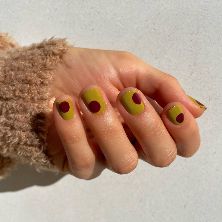 Artistic Nail Art in Modern Minimalism Bowlift