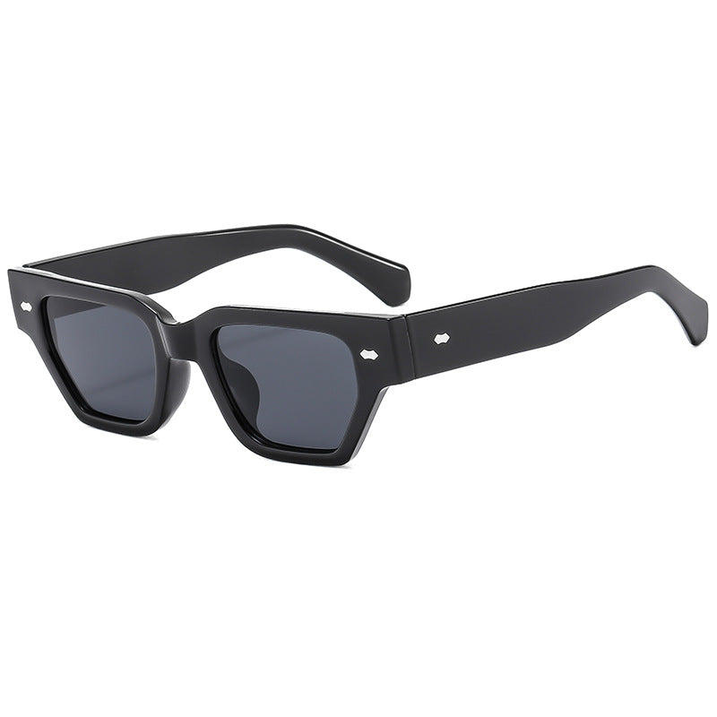 Women’s sunglasses in modern, geometric design with glare-free lenses Bowlift