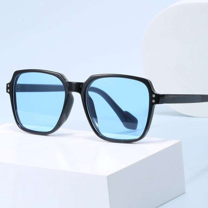 Women's fashion sunglasses with bold, rectangular lenses Bowlift