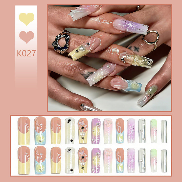 Artificial nail set with elegant floral and sparkling accents Bowlift
