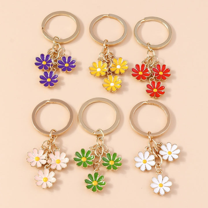 Keychain with Three Playful Daisies Bowlift