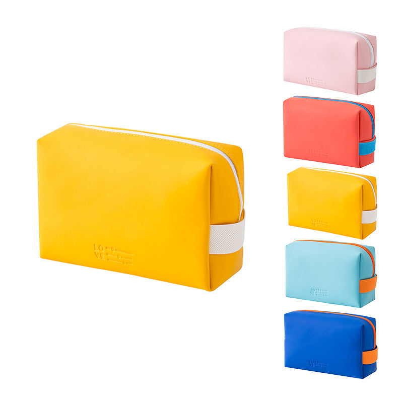Women’s Cosmetic Pouch with Practical Zipper Bowlift